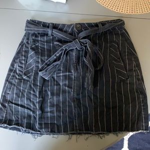 Black & white BDG skirt